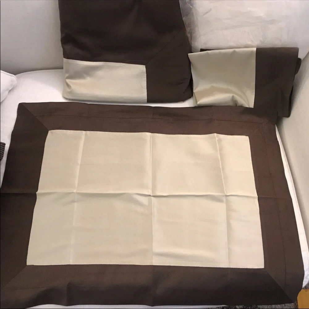 Like new Restoration Hardware SILK Duvet set Queen